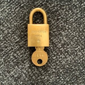 Louis Vuitton series 200 lock and key #217